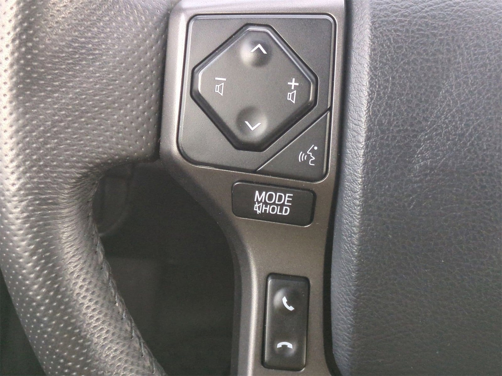 Thumbnail: 2020 Toyota Tacoma - 25