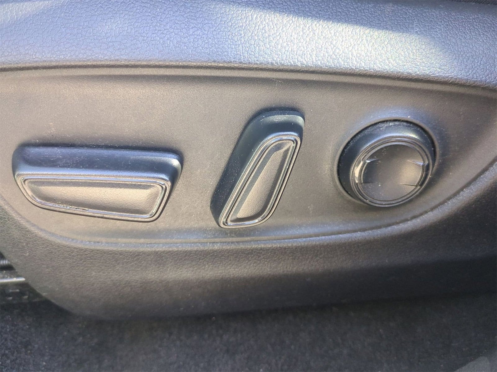 Thumbnail: 2023 Toyota RAV4 - 17