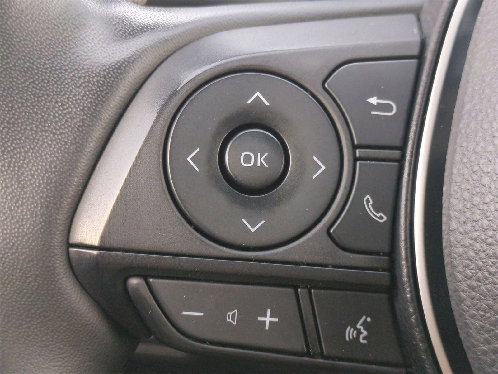 Thumbnail: 2022 Toyota RAV4 - 25