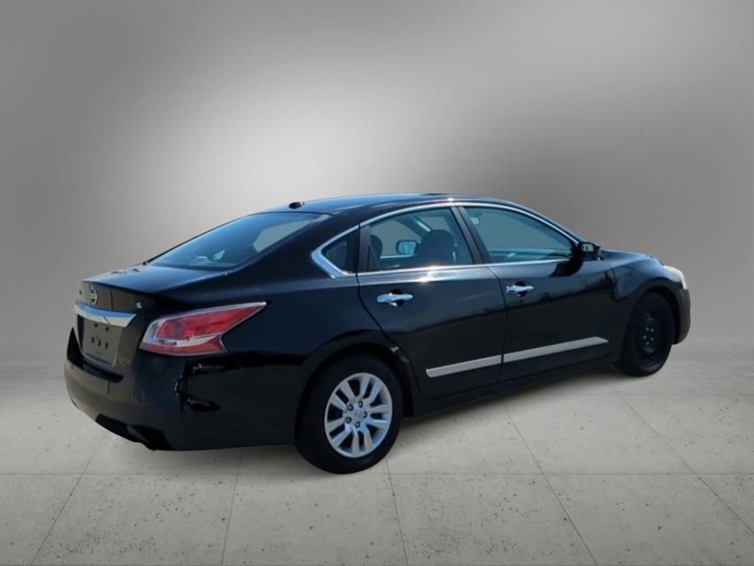 Thumbnail: 2015 Nissan Altima - 8