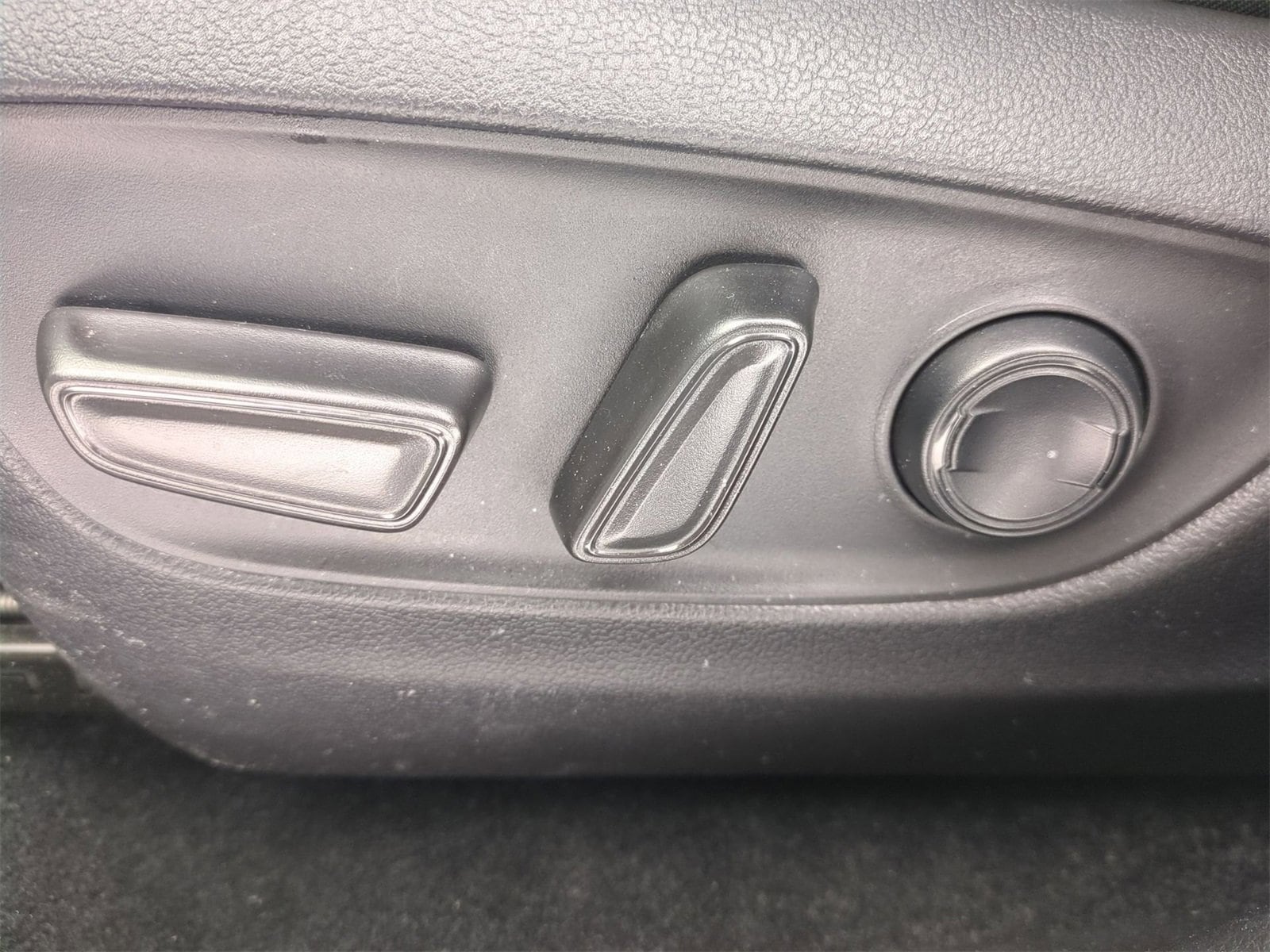 Thumbnail: 2023 Toyota RAV4 - 17