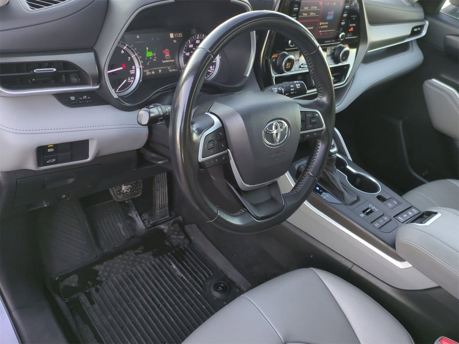 Thumbnail: 2022 Toyota Highlander - 10