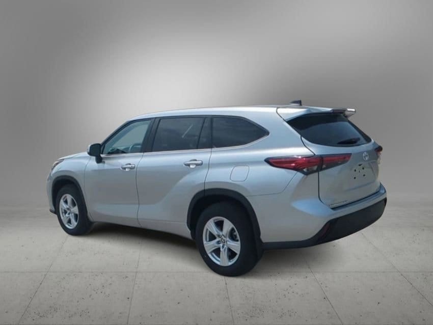 Thumbnail: 2022 Toyota Highlander - 6