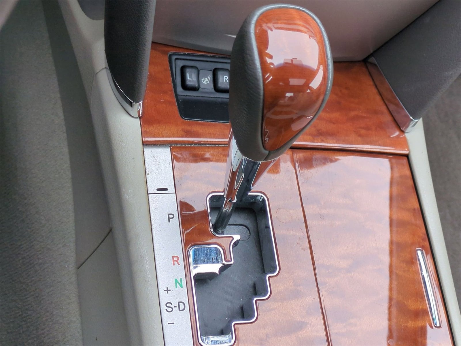 2010 Toyota Camry XLE 33