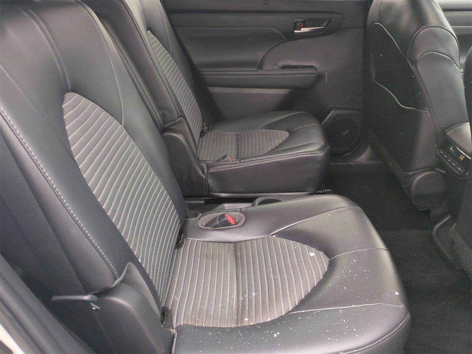 Thumbnail: 2022 Toyota Highlander - 21