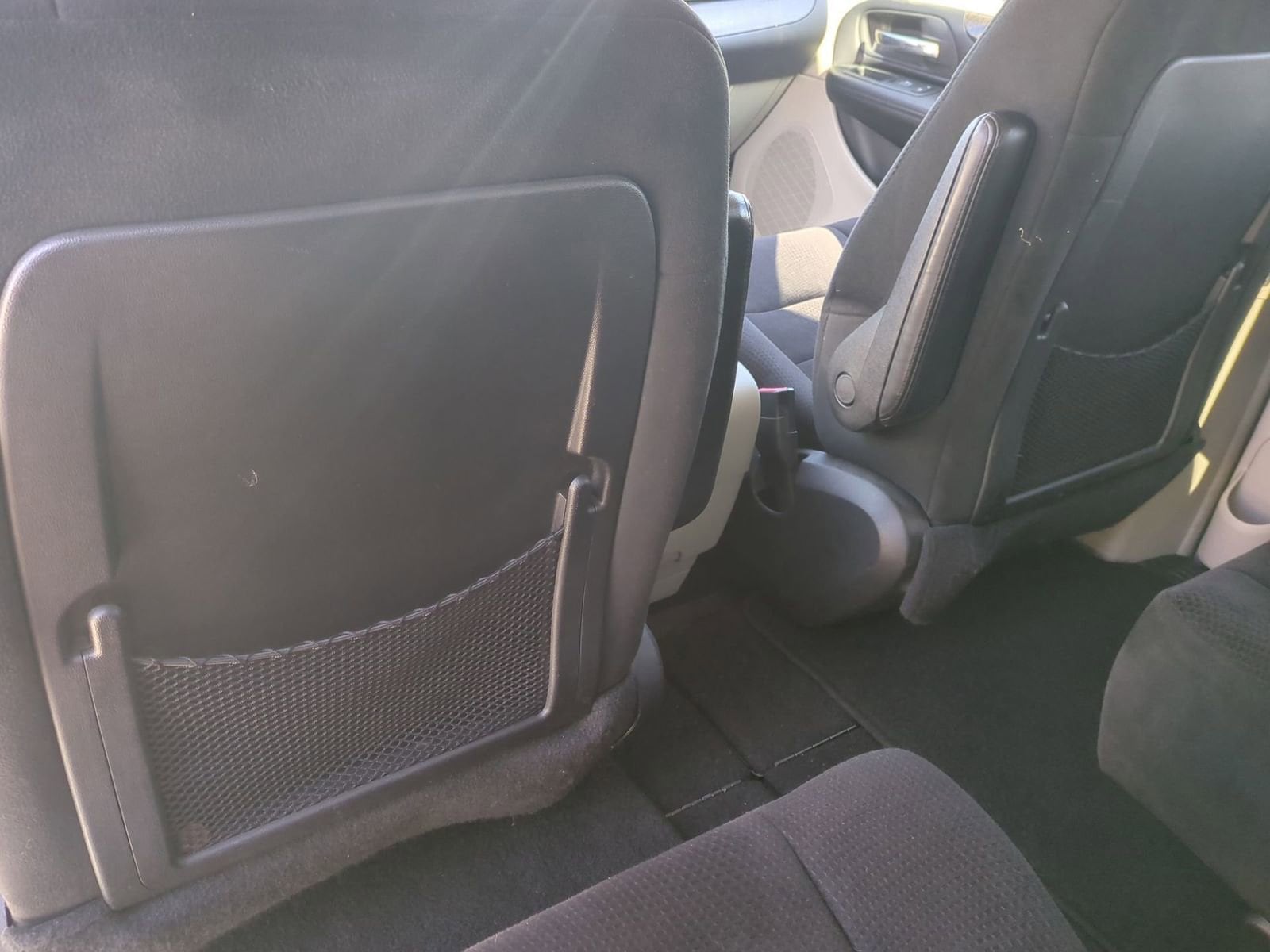 Thumbnail: 2011 Dodge Grand Caravan - 17