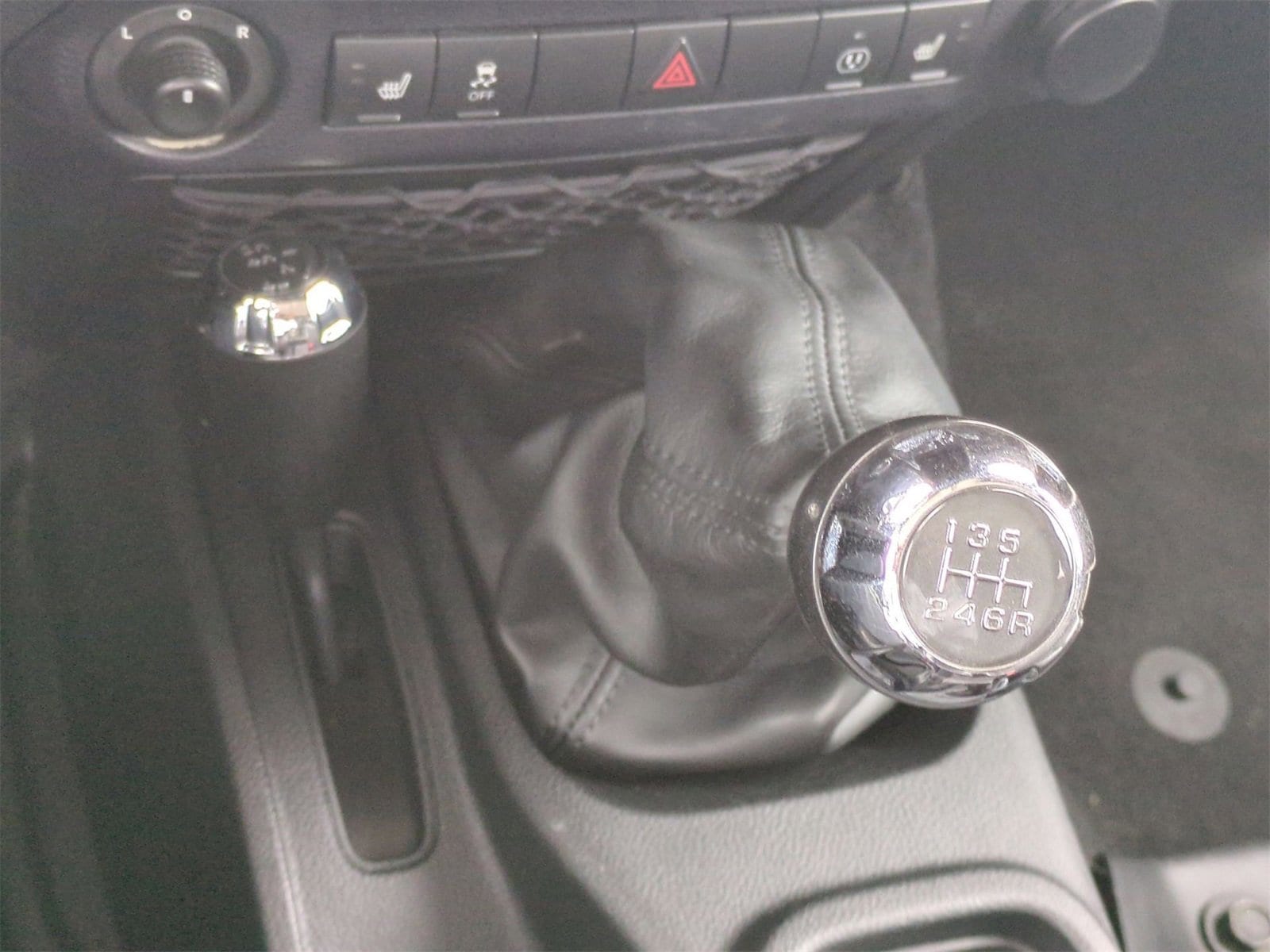 Thumbnail: 2016 Jeep Wrangler - 28