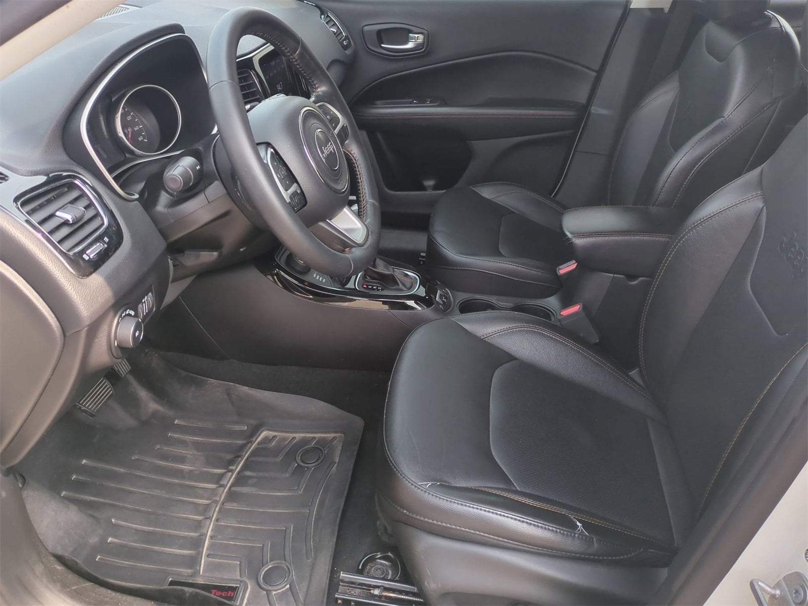 Thumbnail: 2020 Jeep Compass - 16