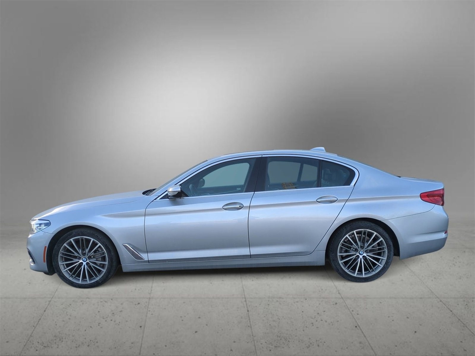 Thumbnail: 2018 BMW 5 Series - 5