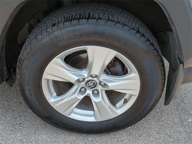 Thumbnail: 2020 Toyota RAV4 - 14
