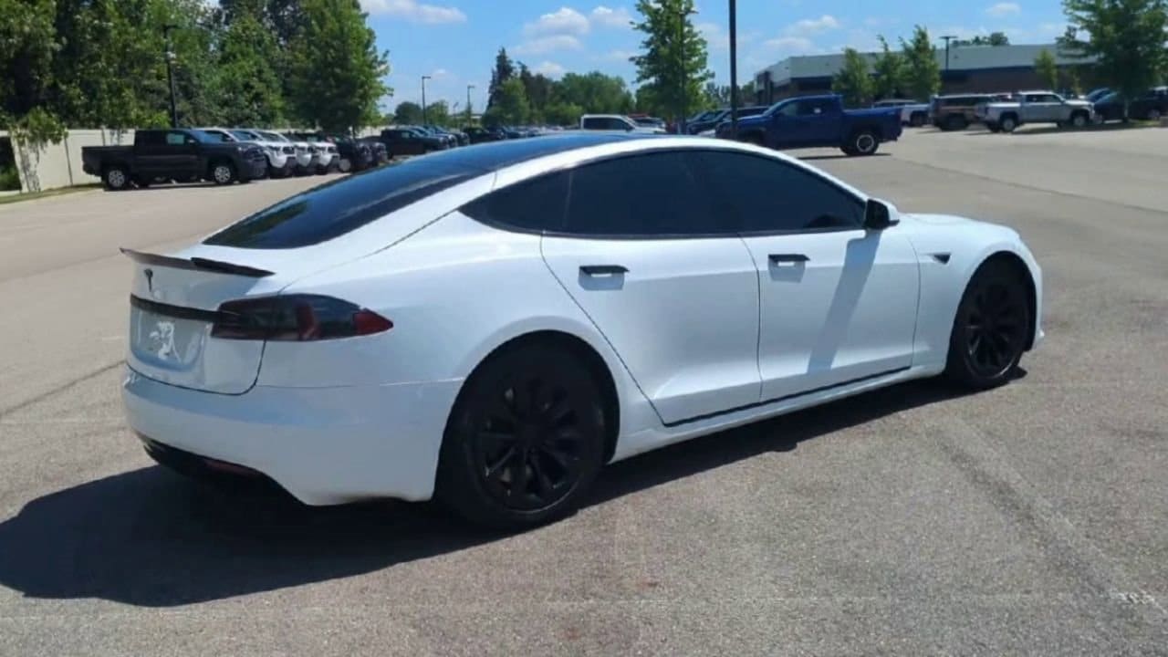 Thumbnail: 2016 Tesla Model S - 8