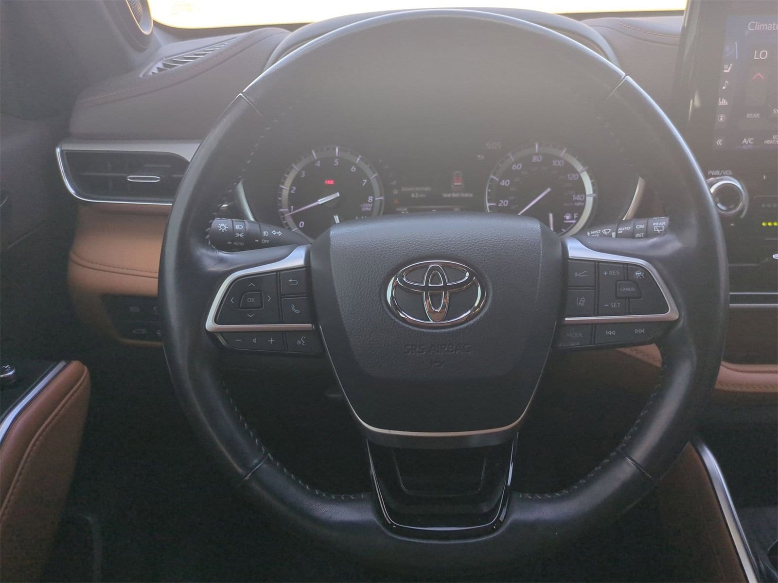Thumbnail: 2022 Toyota Highlander - 24