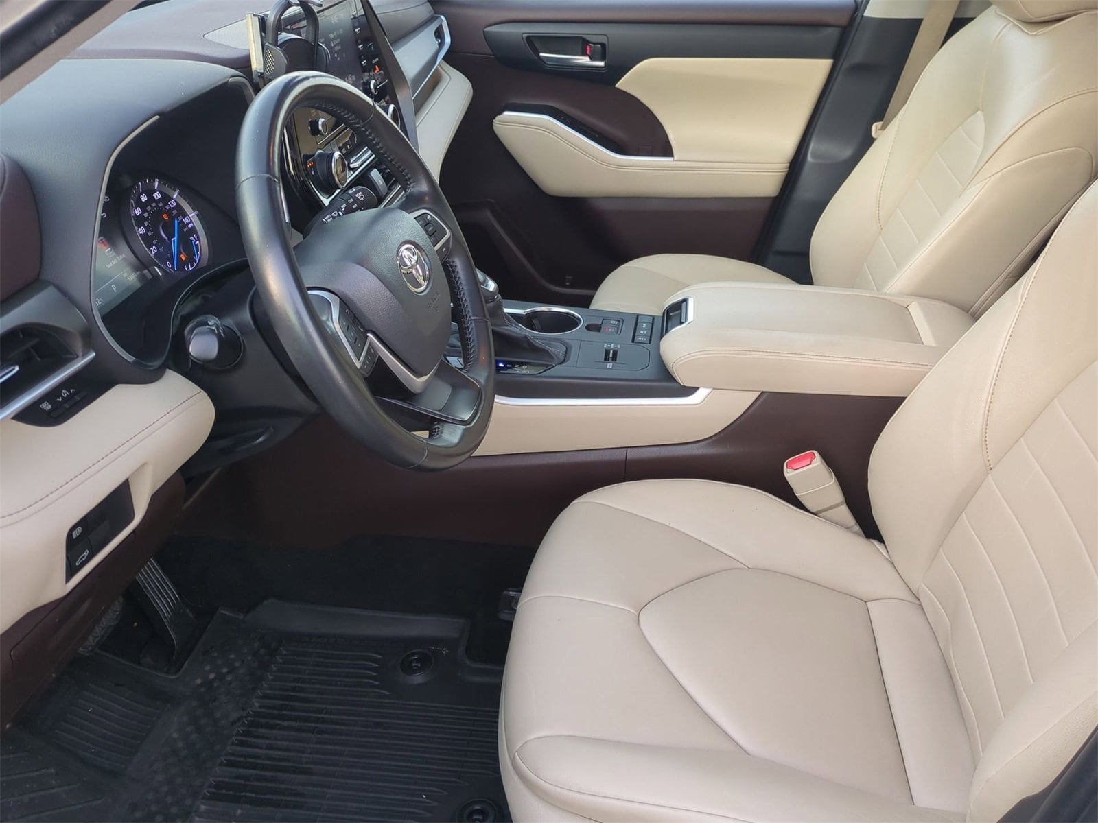 Thumbnail: 2022 Toyota Highlander - 16