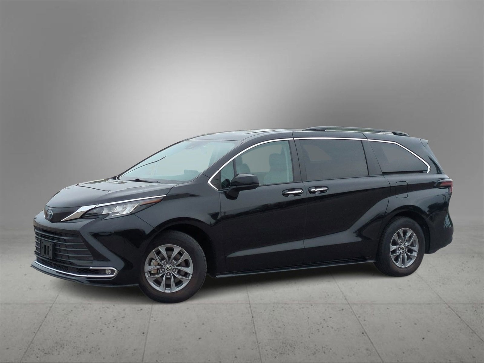 2023 Toyota Sienna XLE Hero Image