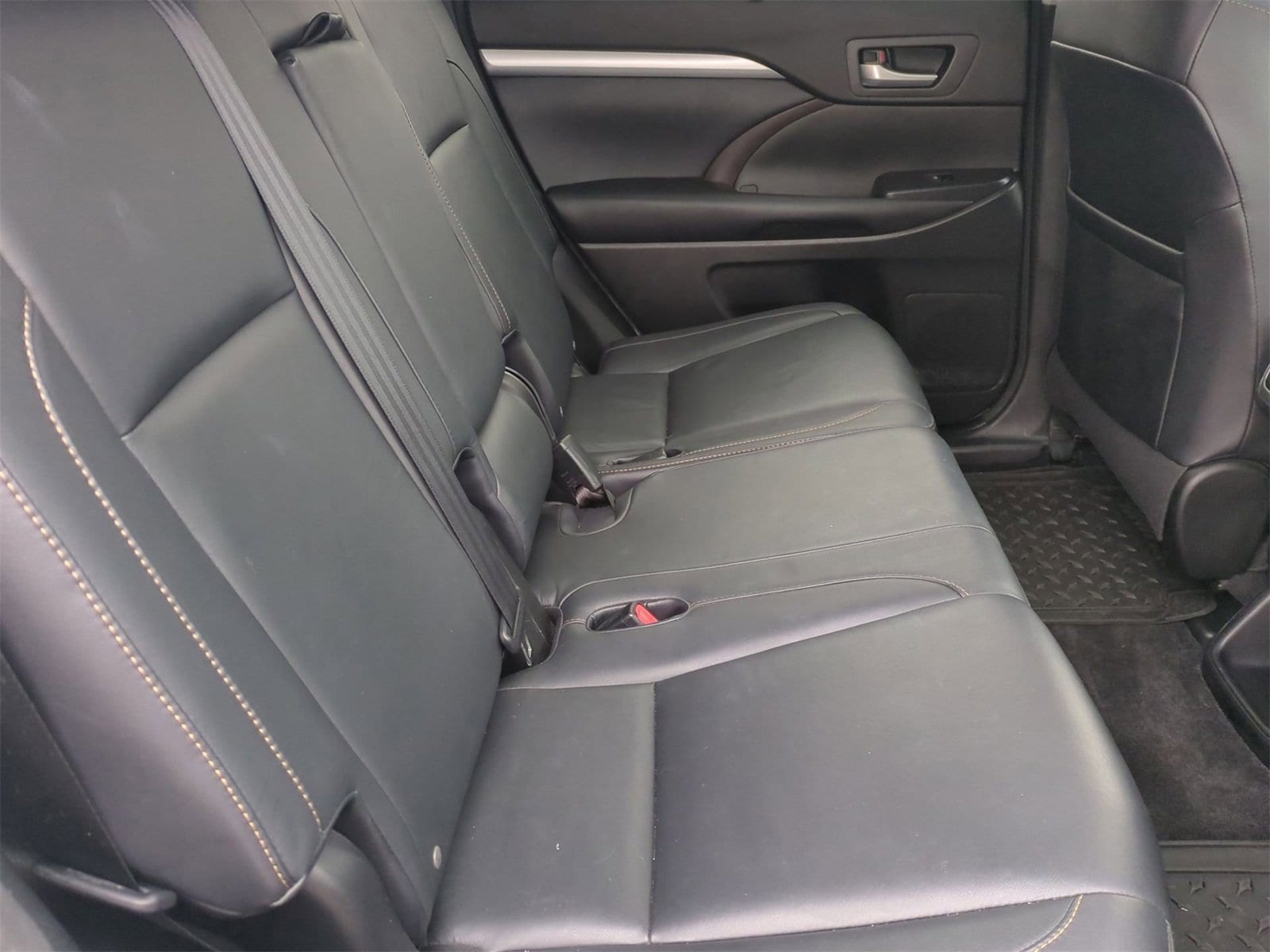 Thumbnail: 2016 Toyota Highlander - 21