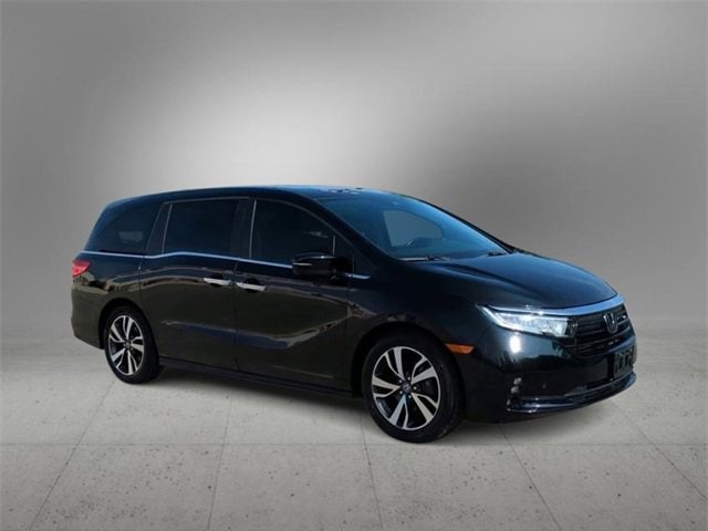 Used 2022 Honda Odyssey Touring with VIN 5FNRL6H8XNB010619 for sale in Farmington, MI