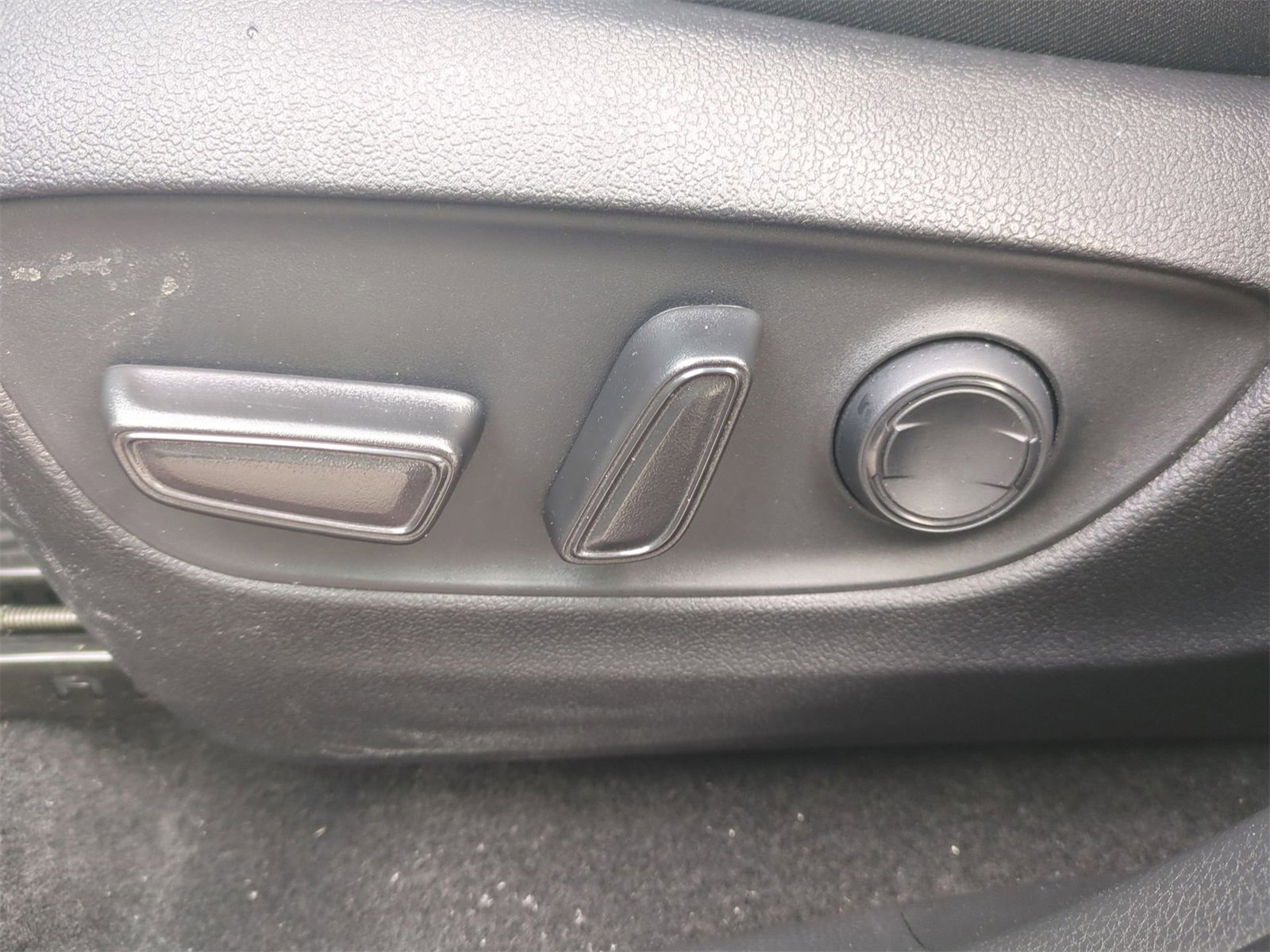 Thumbnail: 2023 Toyota RAV4 - 17