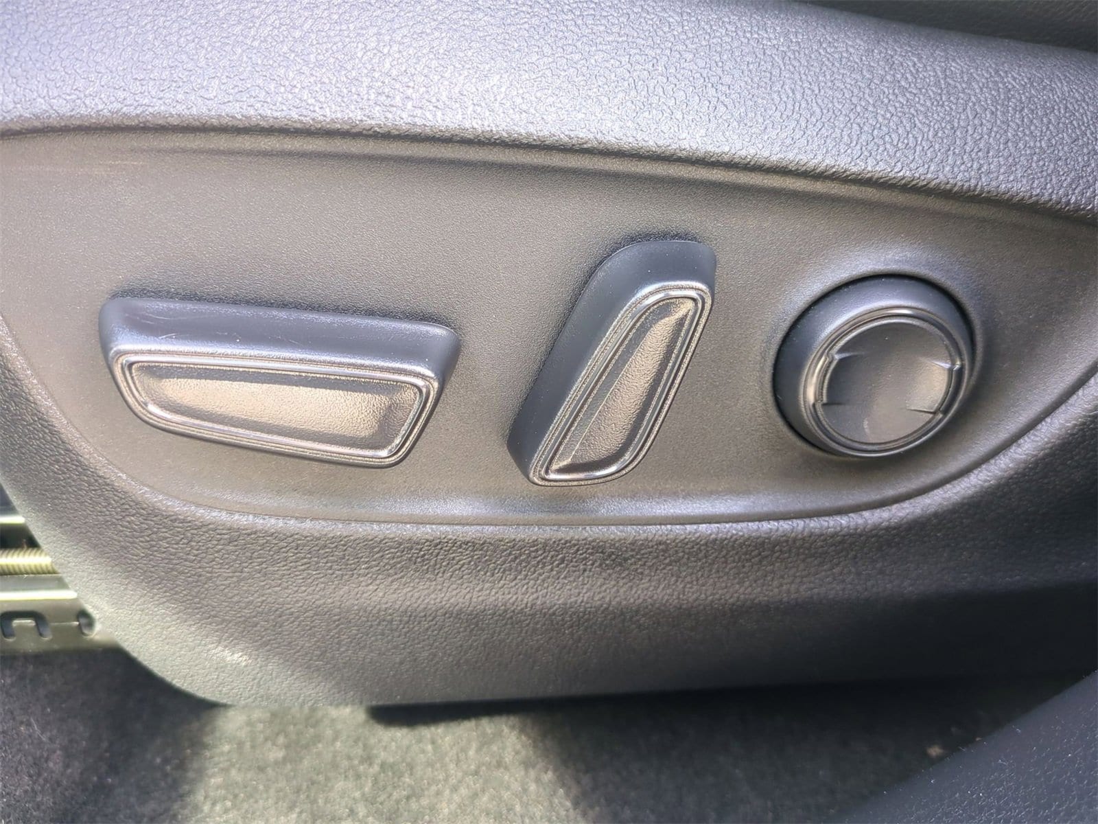 Thumbnail: 2023 Toyota Highlander - 17