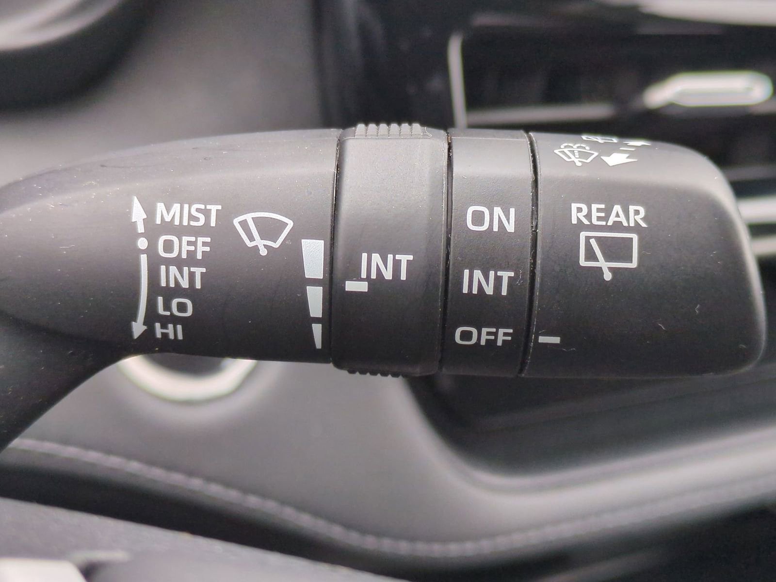 Thumbnail: 2023 Toyota Highlander - 28