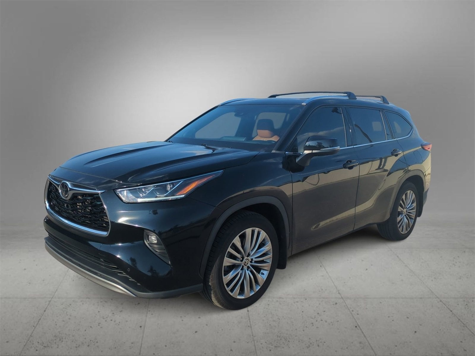 Thumbnail: 2022 Toyota Highlander - 4