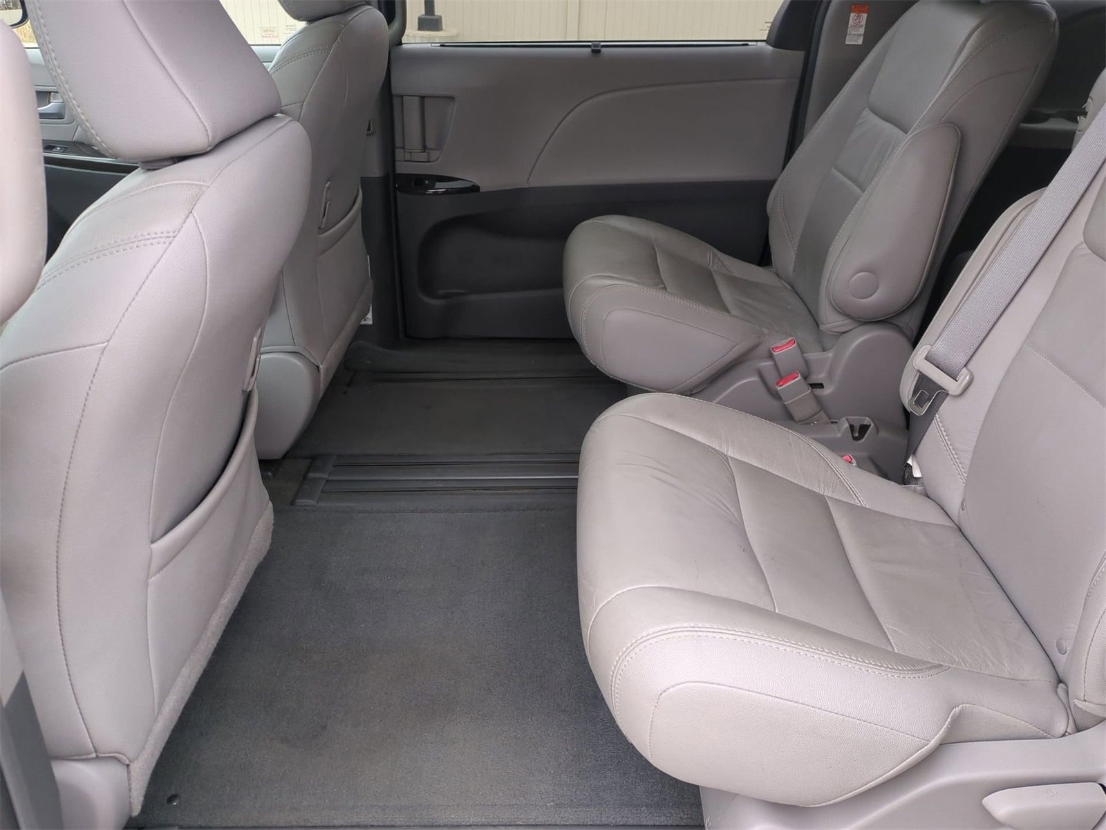Thumbnail: 2017 Toyota Sienna - 20