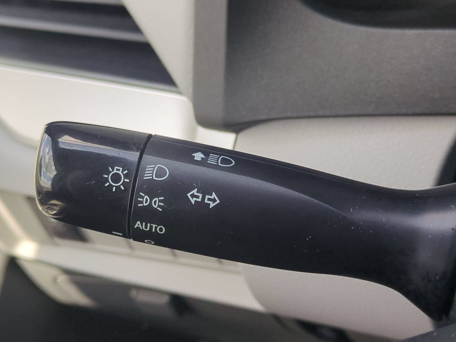 Thumbnail: 2019 Toyota Sienna - 26