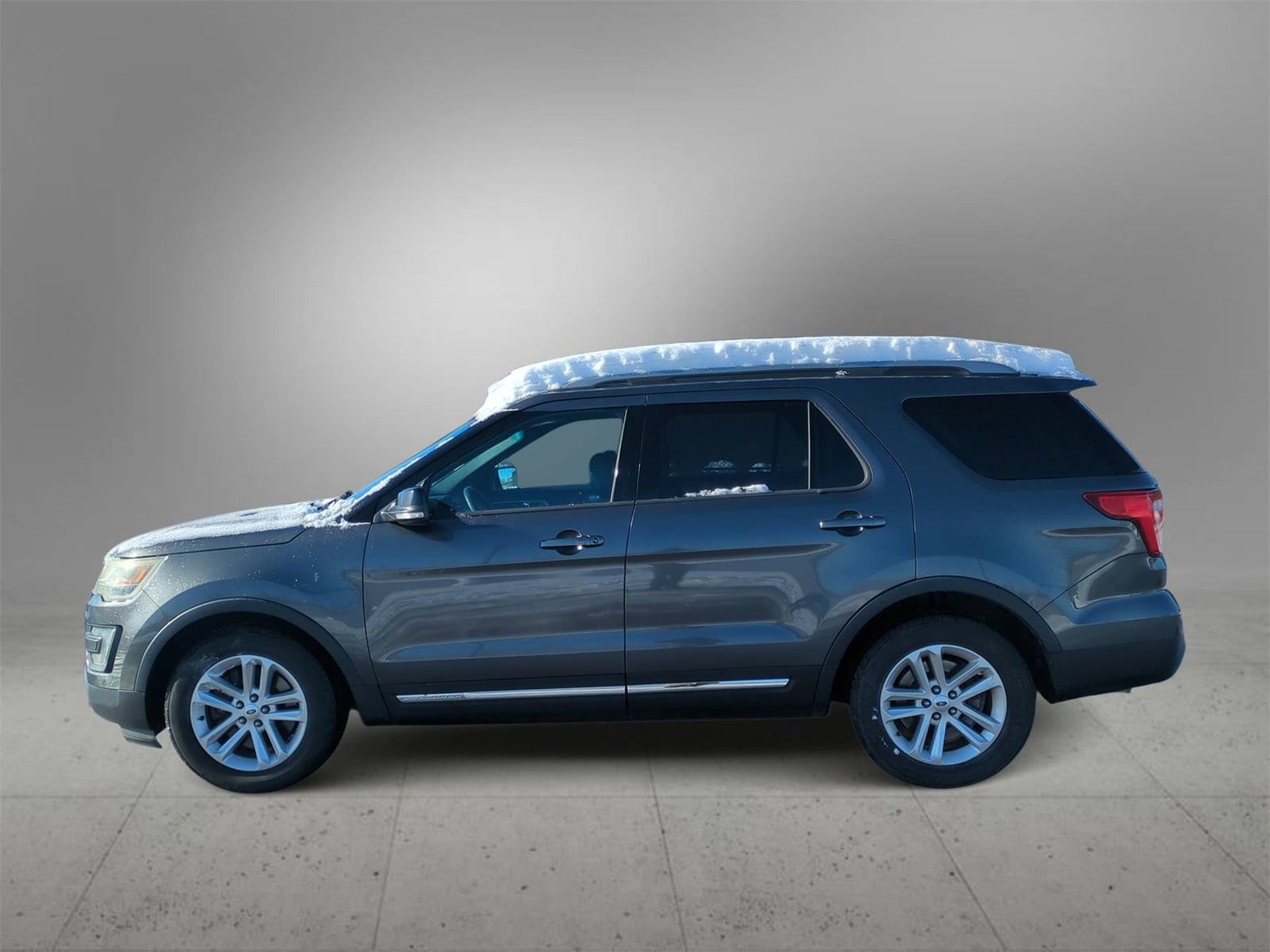 Thumbnail: 2016 Ford Explorer - 5