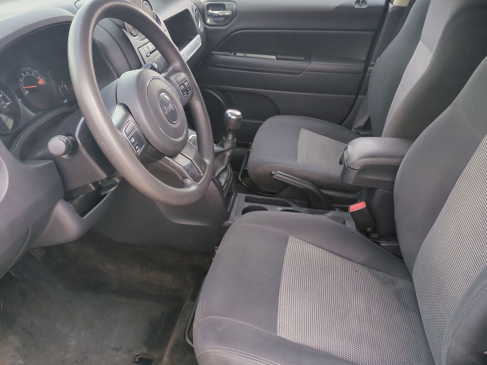 Thumbnail: 2015 Jeep Compass - 16