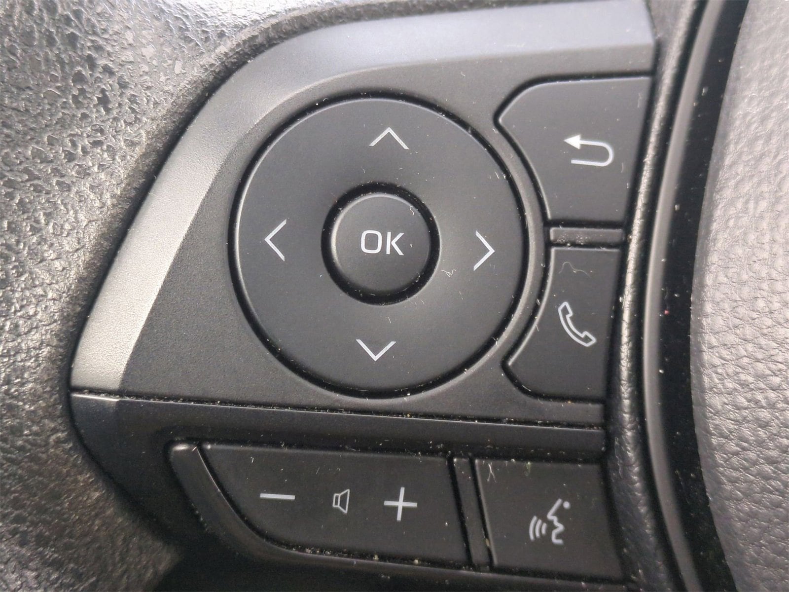 Thumbnail: 2023 Toyota RAV4 - 25