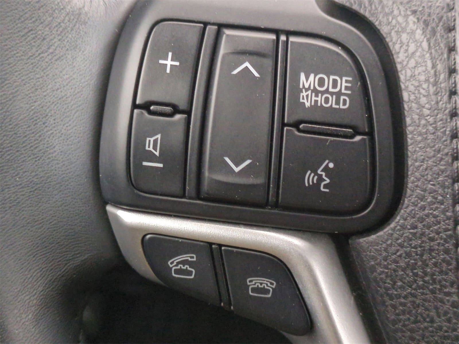 Thumbnail: 2016 Toyota Highlander - 25