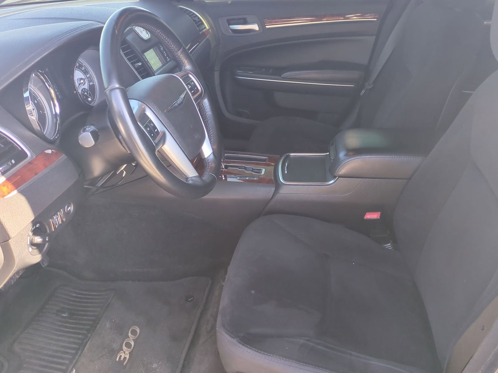 Thumbnail: 2012 Chrysler 300 - 16