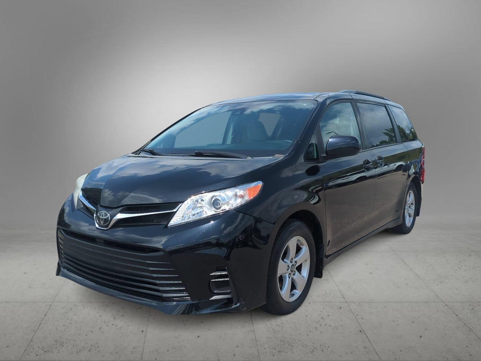 Thumbnail: 2019 Toyota Sienna - 4