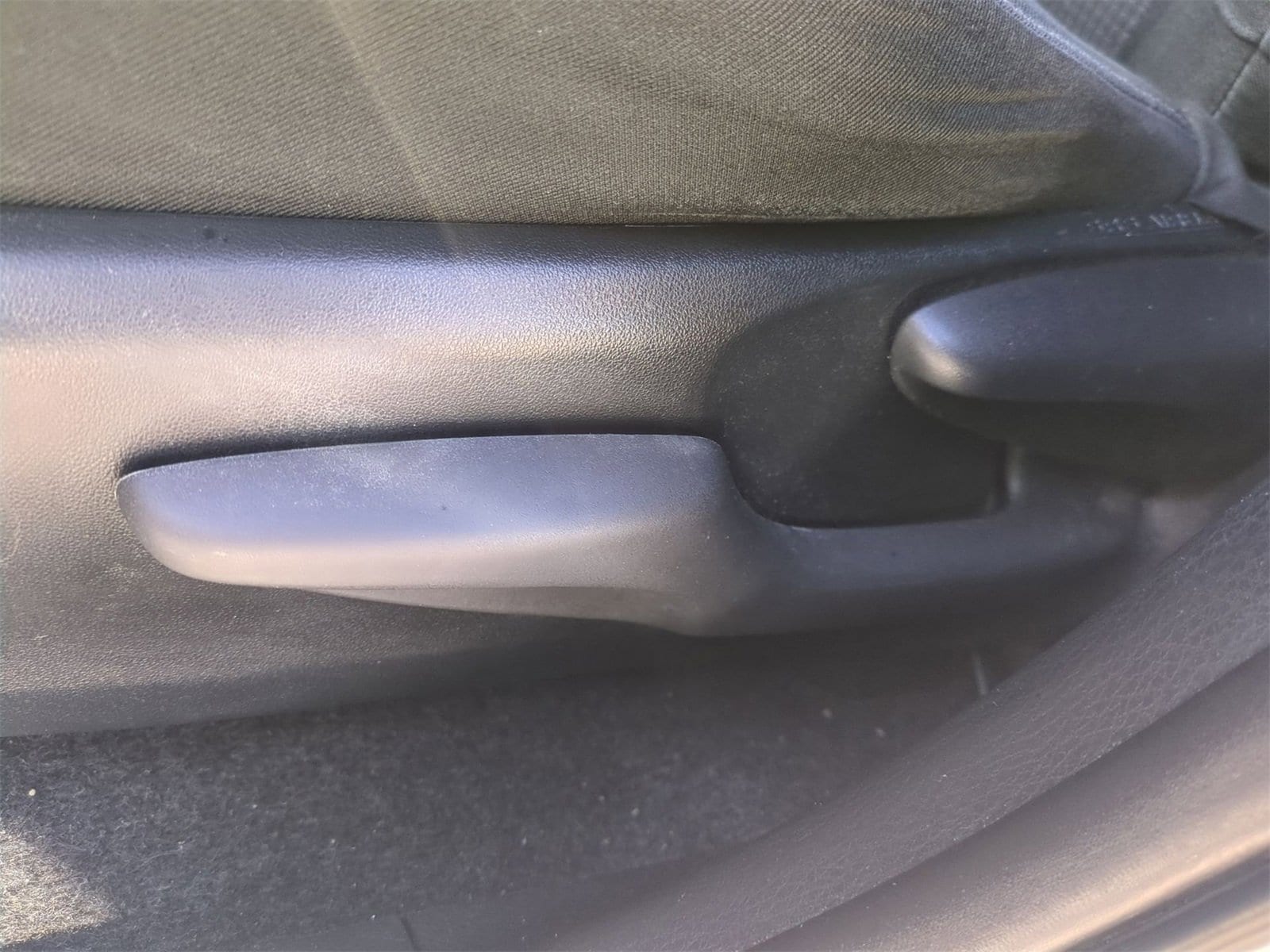 Thumbnail: 2018 Toyota RAV4 - 17