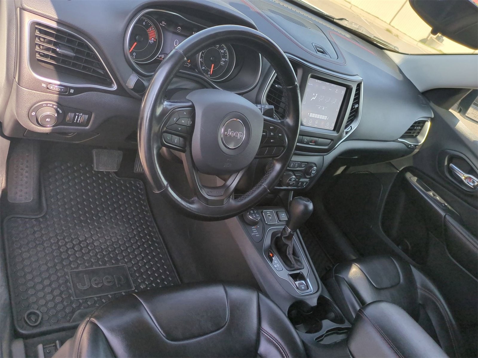 Thumbnail: 2020 Jeep Cherokee - 10