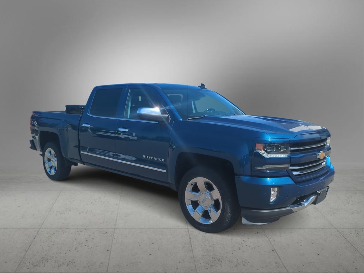 2018 Chevrolet Silverado 1500 LTZ photo 2