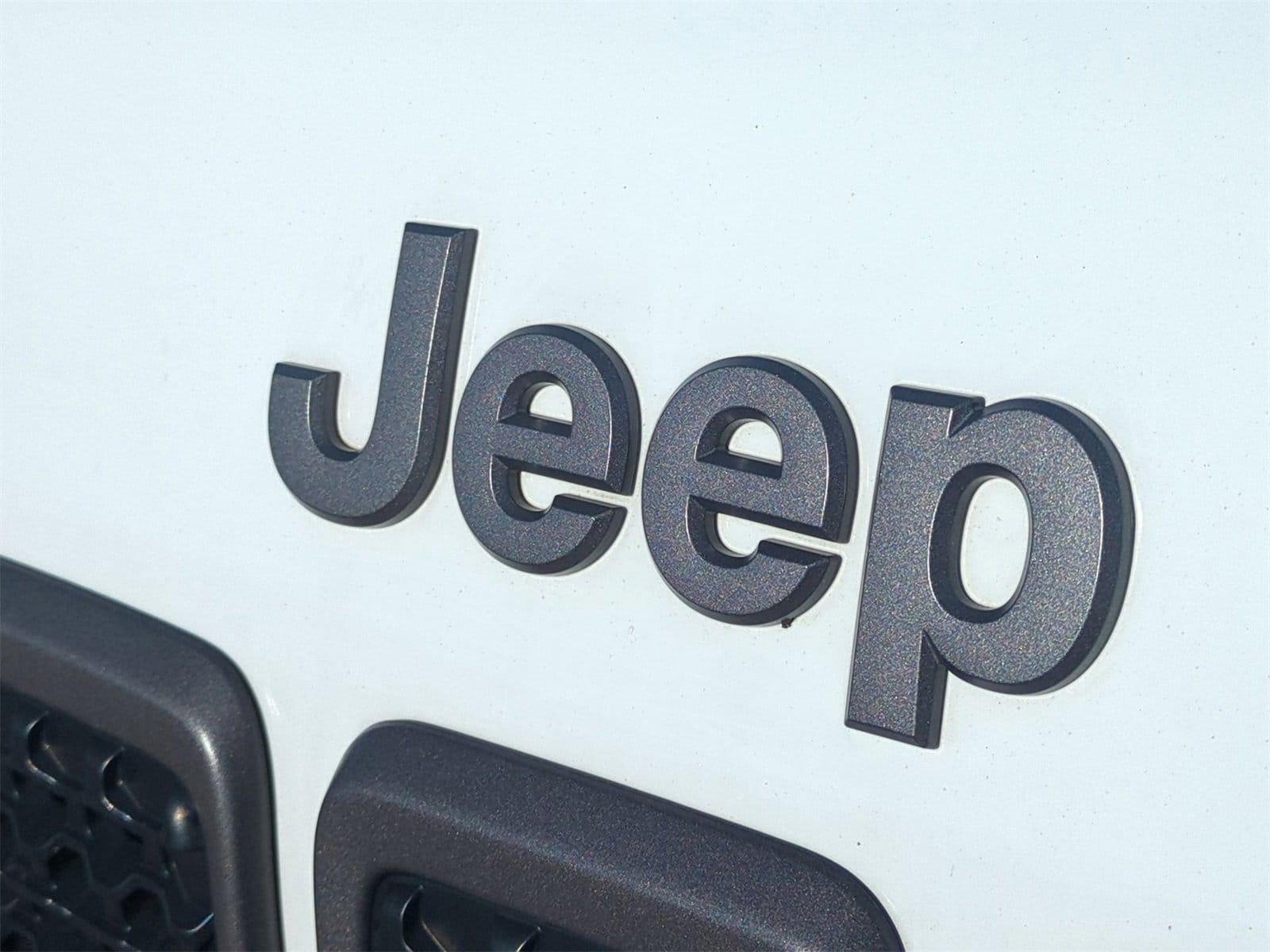 Thumbnail: 2020 Jeep Cherokee - 12