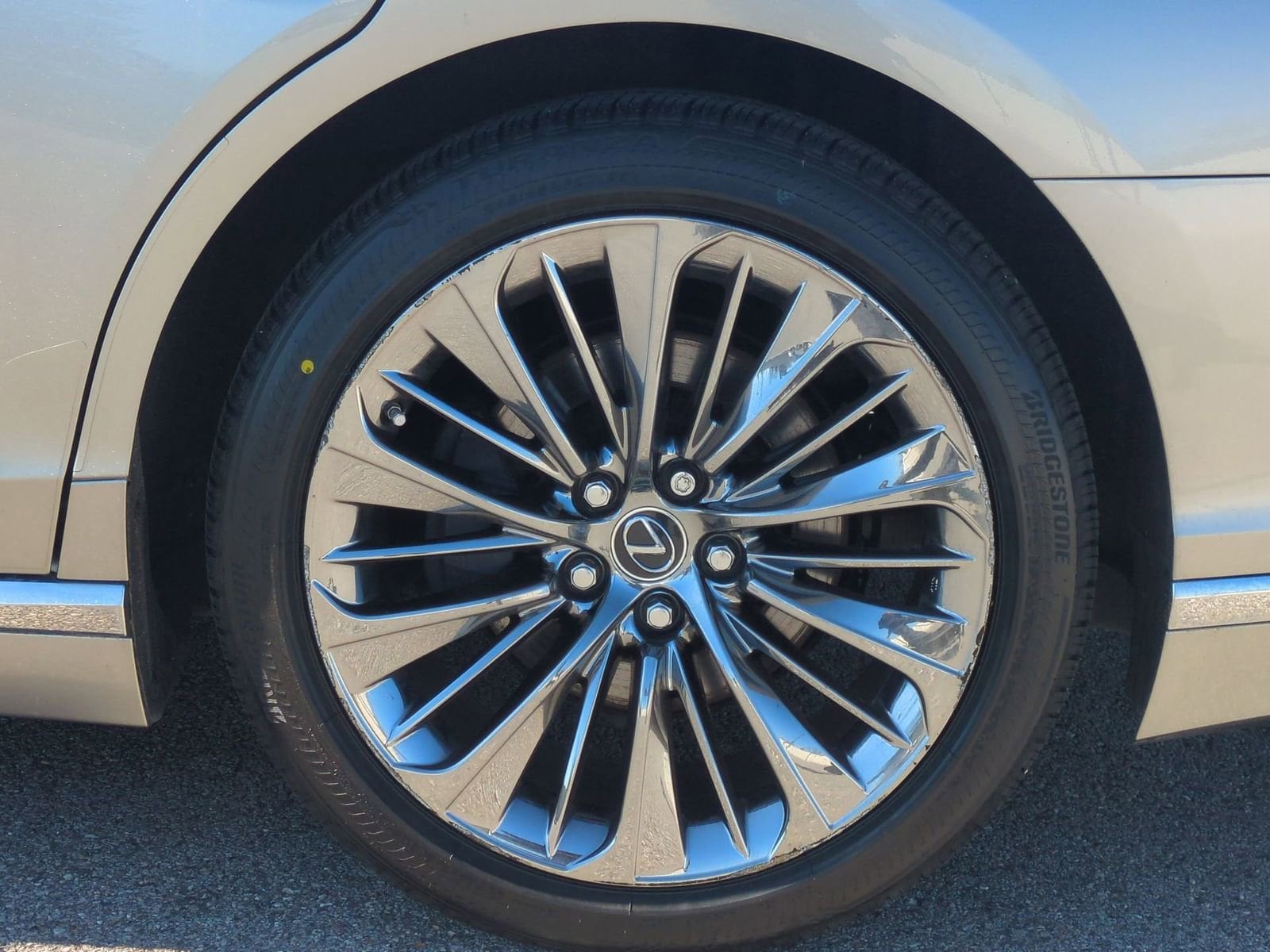 Thumbnail: 2021 Lexus LS - 14