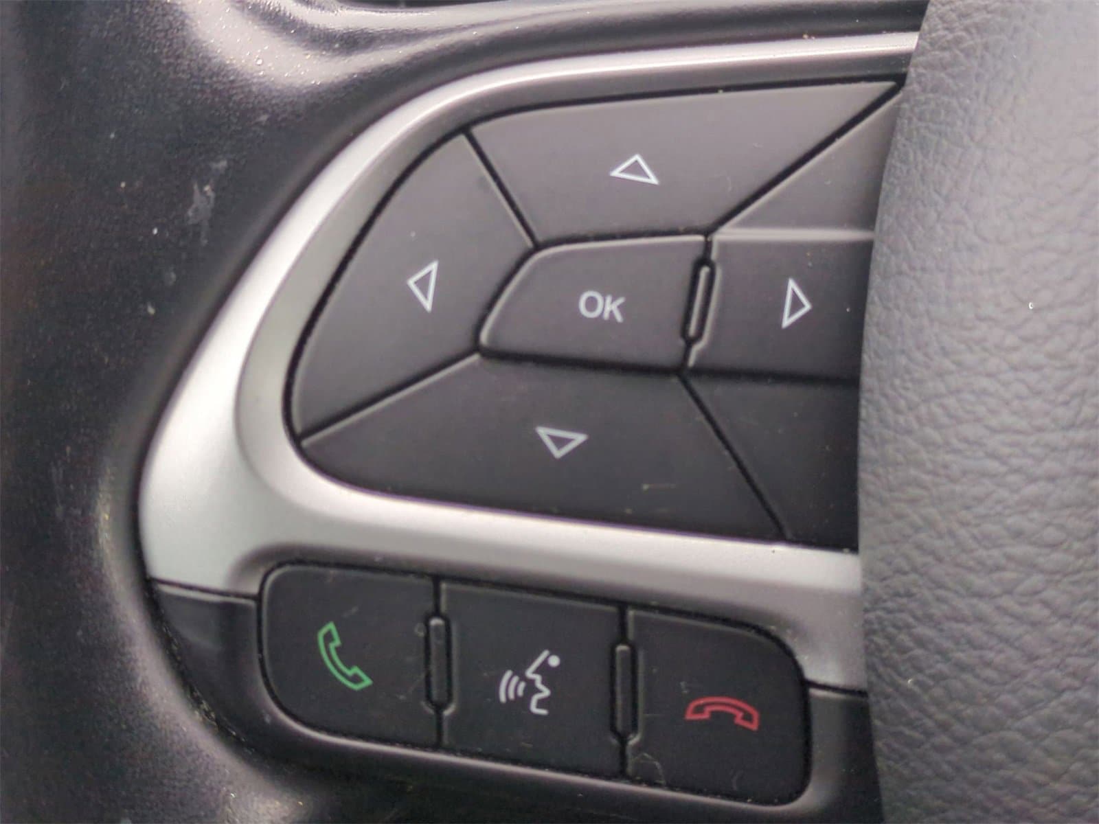 Thumbnail: 2020 Jeep Compass - 23
