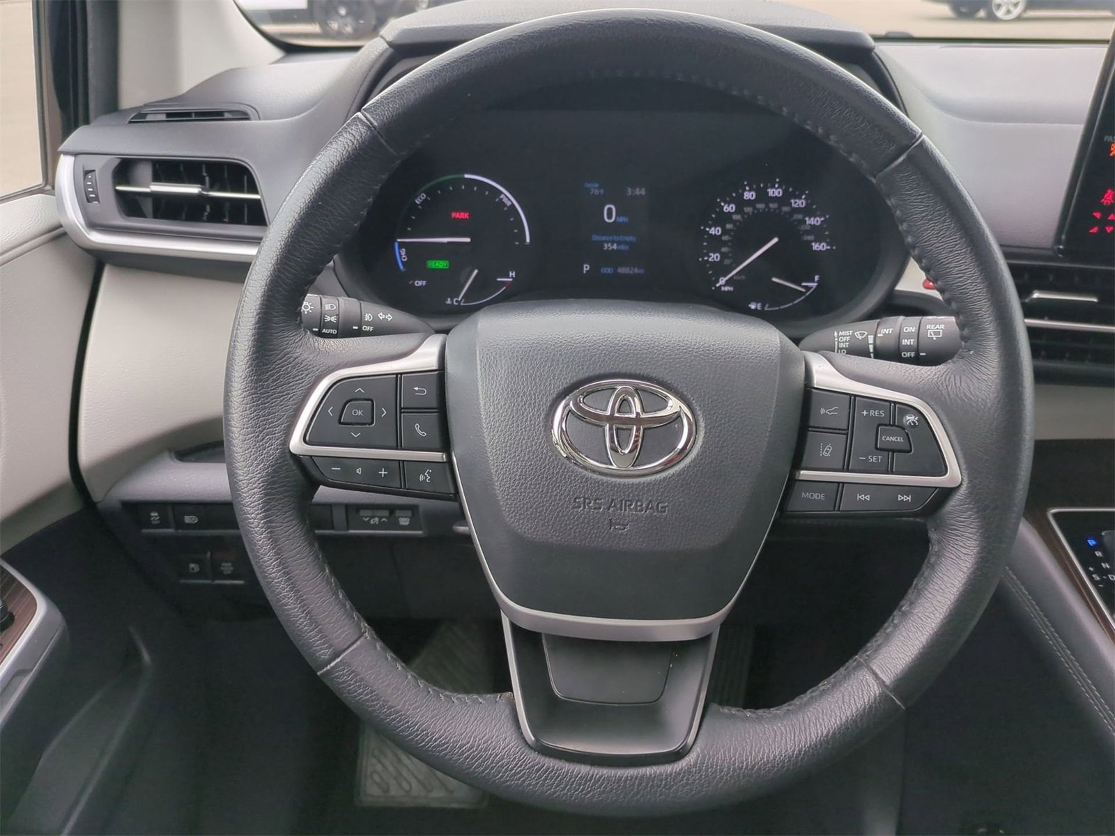 2023 Toyota Sienna XLE 24
