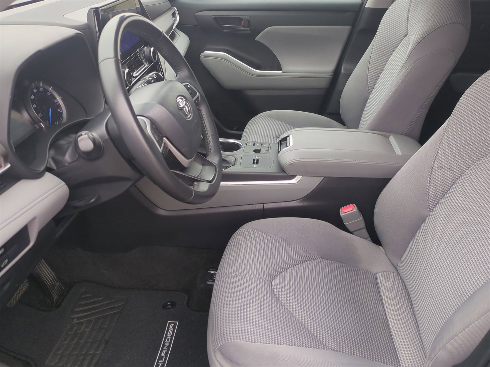 Thumbnail: 2023 Toyota Highlander - 16