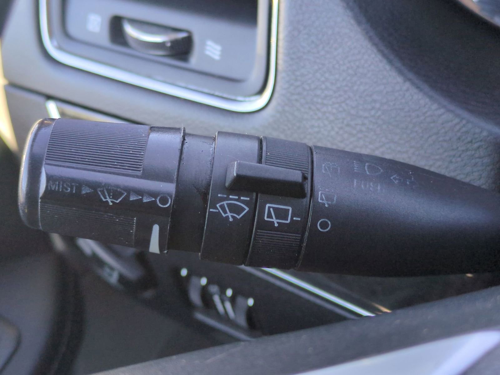 Thumbnail: 2013 Chrysler Town & Country - 26