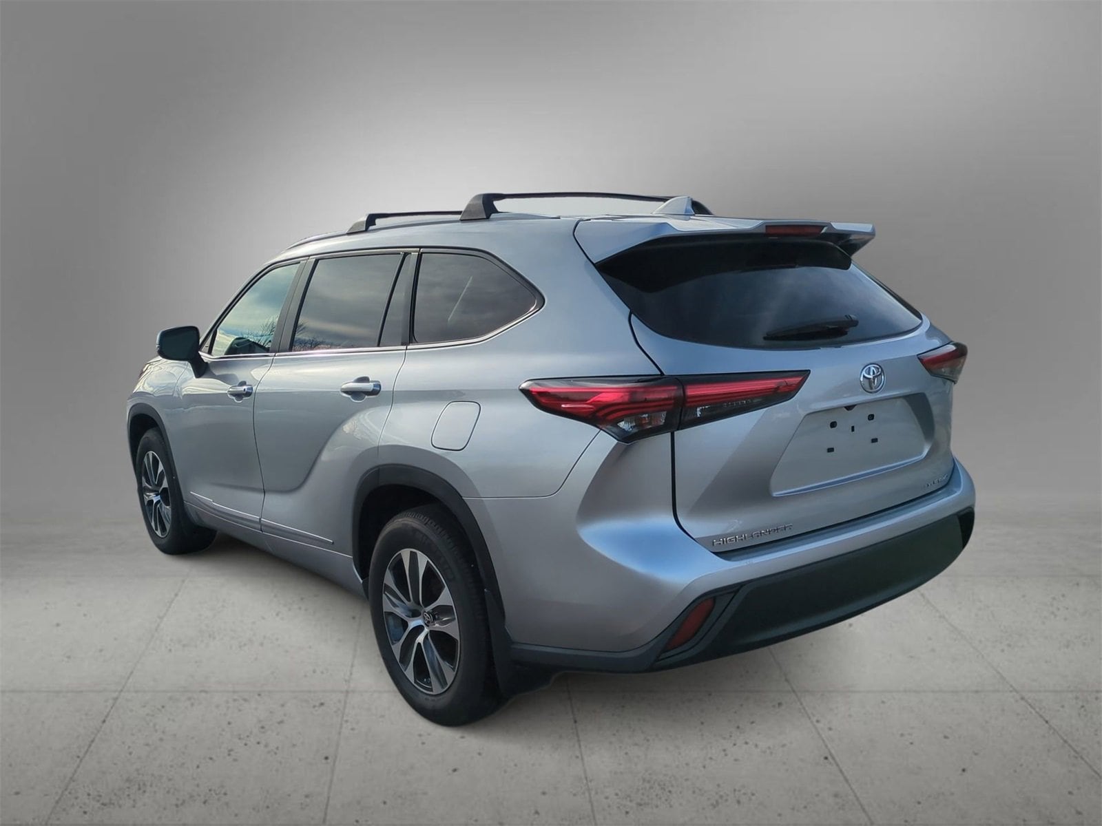 Thumbnail: 2023 Toyota Highlander - 6