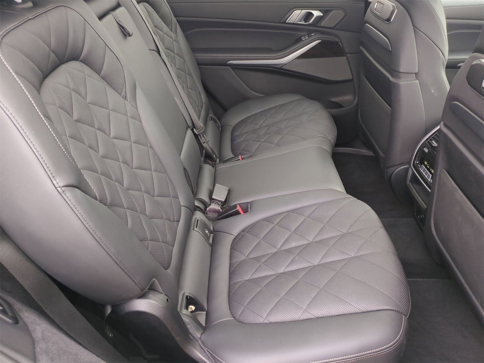 Thumbnail: 2024 BMW X7 - 21