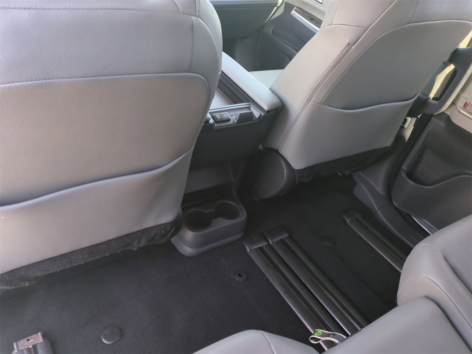 Thumbnail: 2024 Toyota Sienna - 18