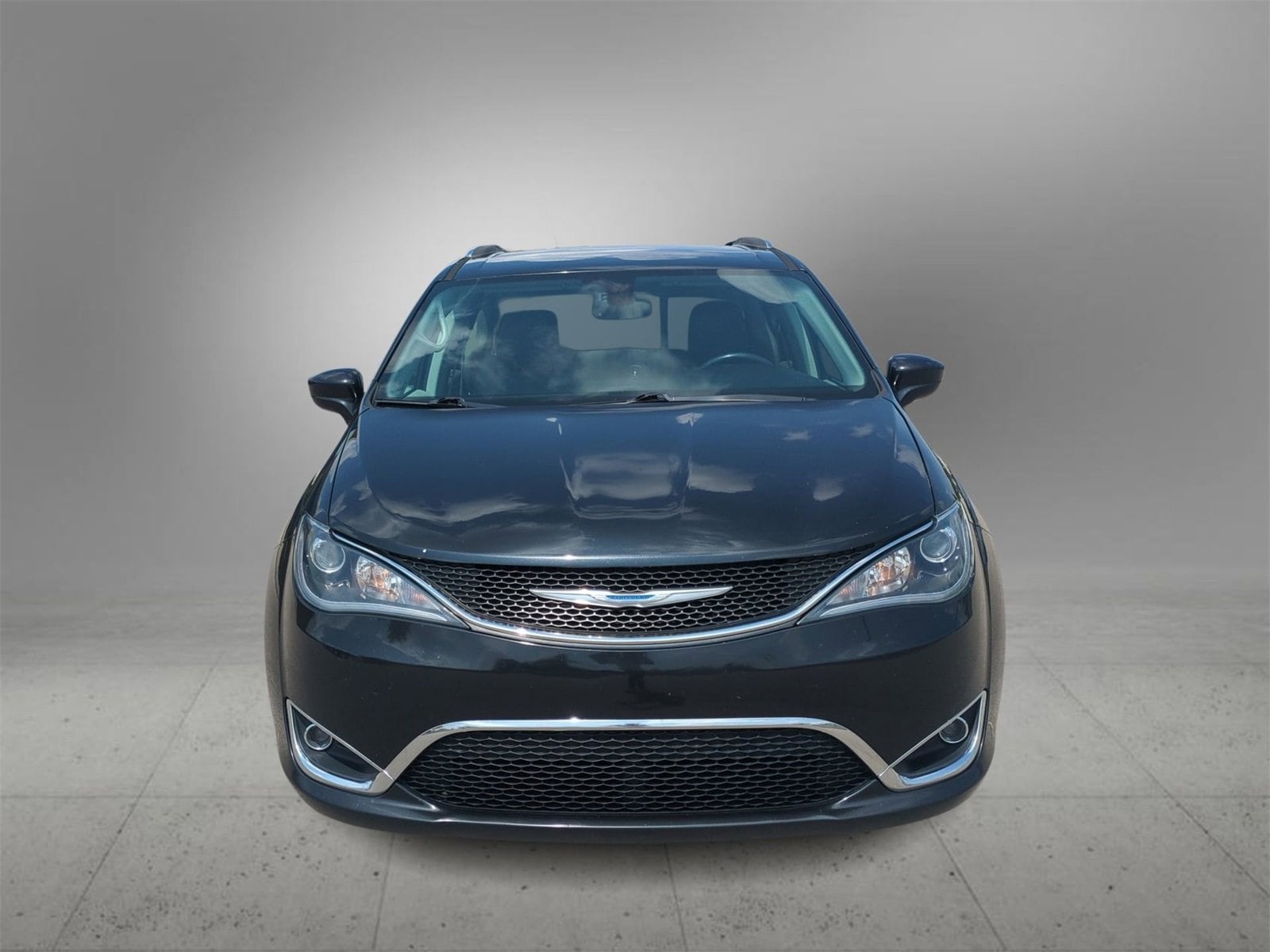 Thumbnail: 2017 Chrysler Pacifica - 3