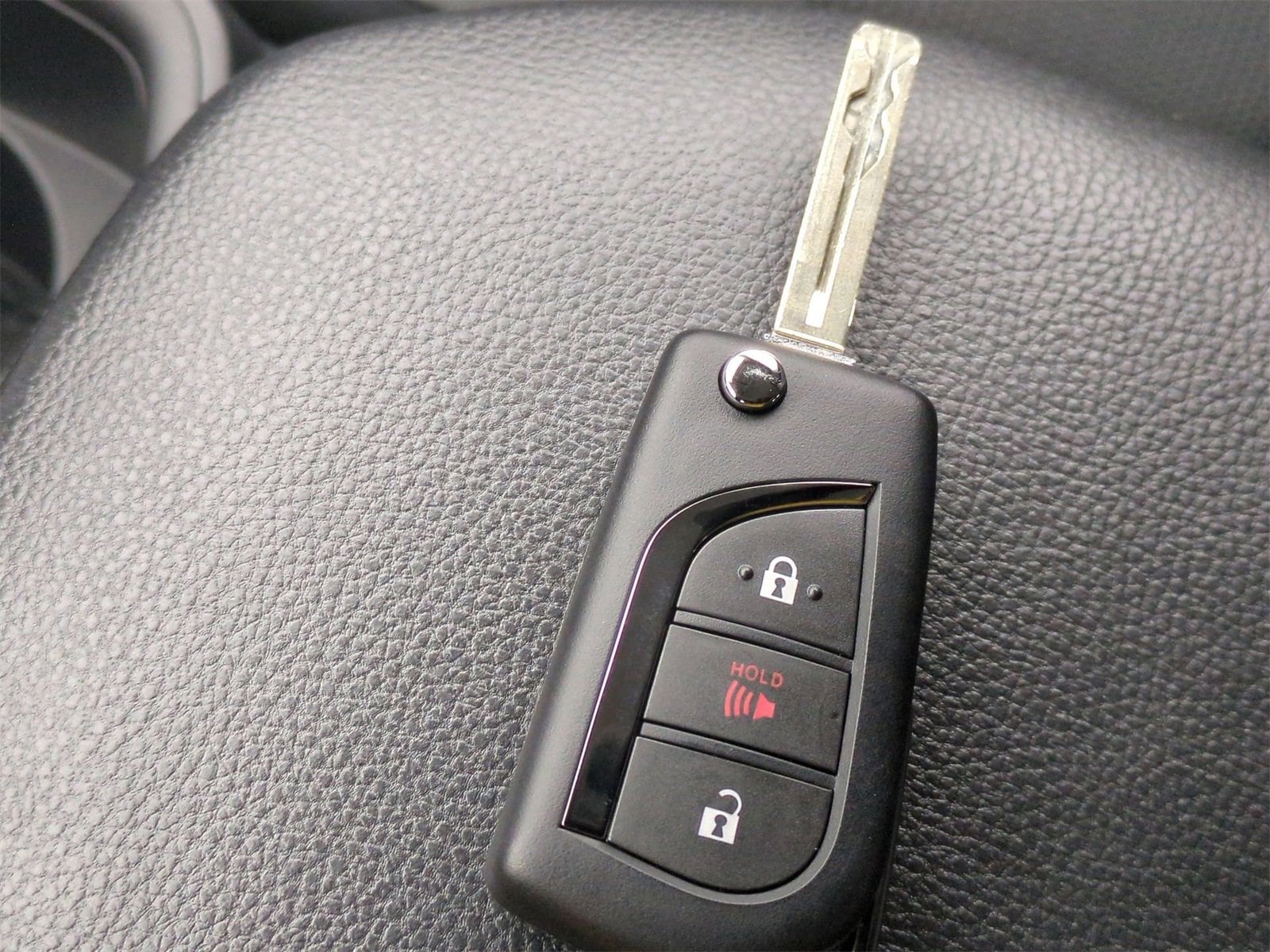 Thumbnail: 2025 Toyota RAV4 - 33