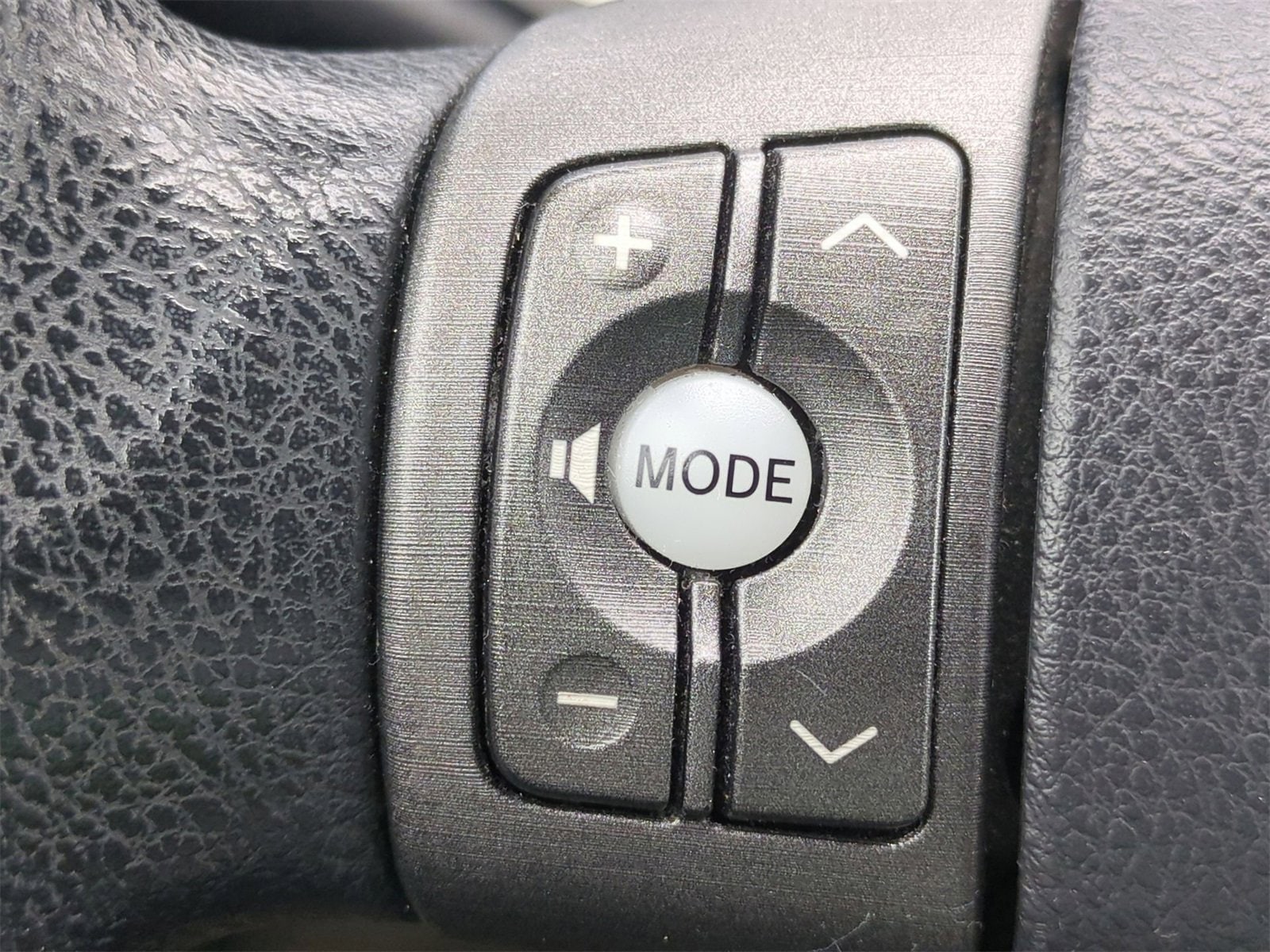 Thumbnail: 2011 Toyota RAV4 - 25