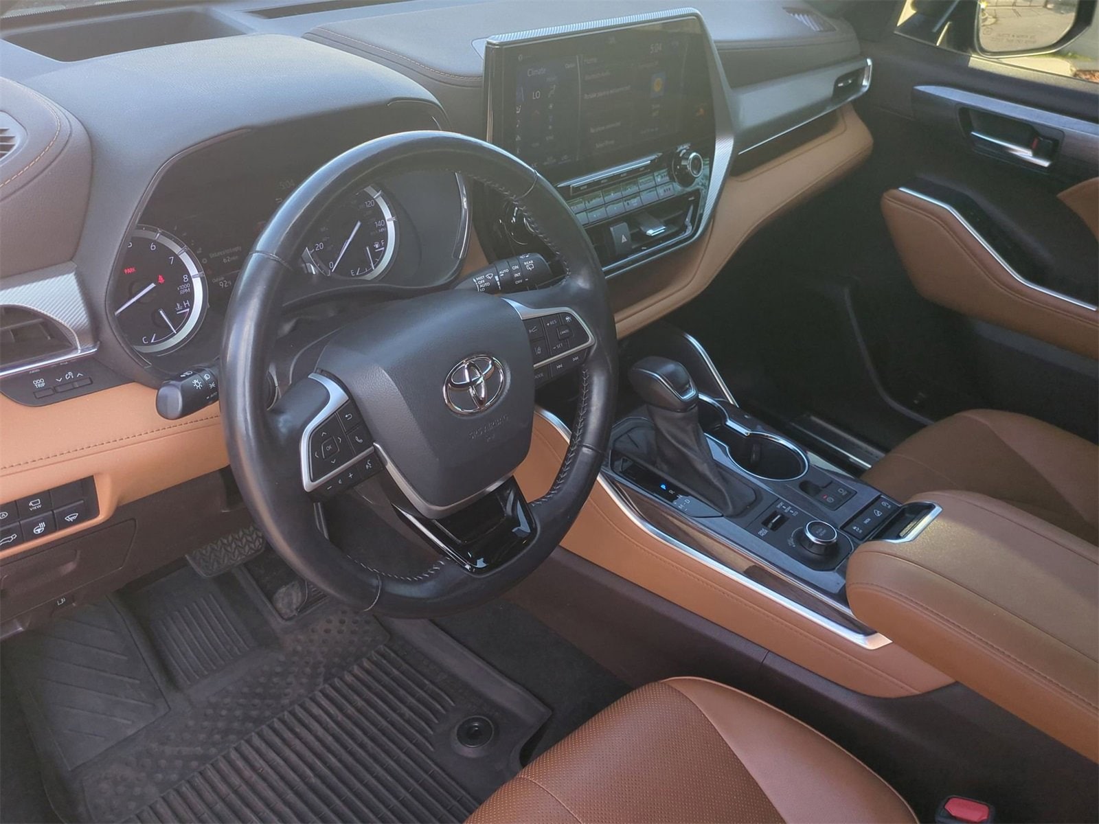 Thumbnail: 2022 Toyota Highlander - 10