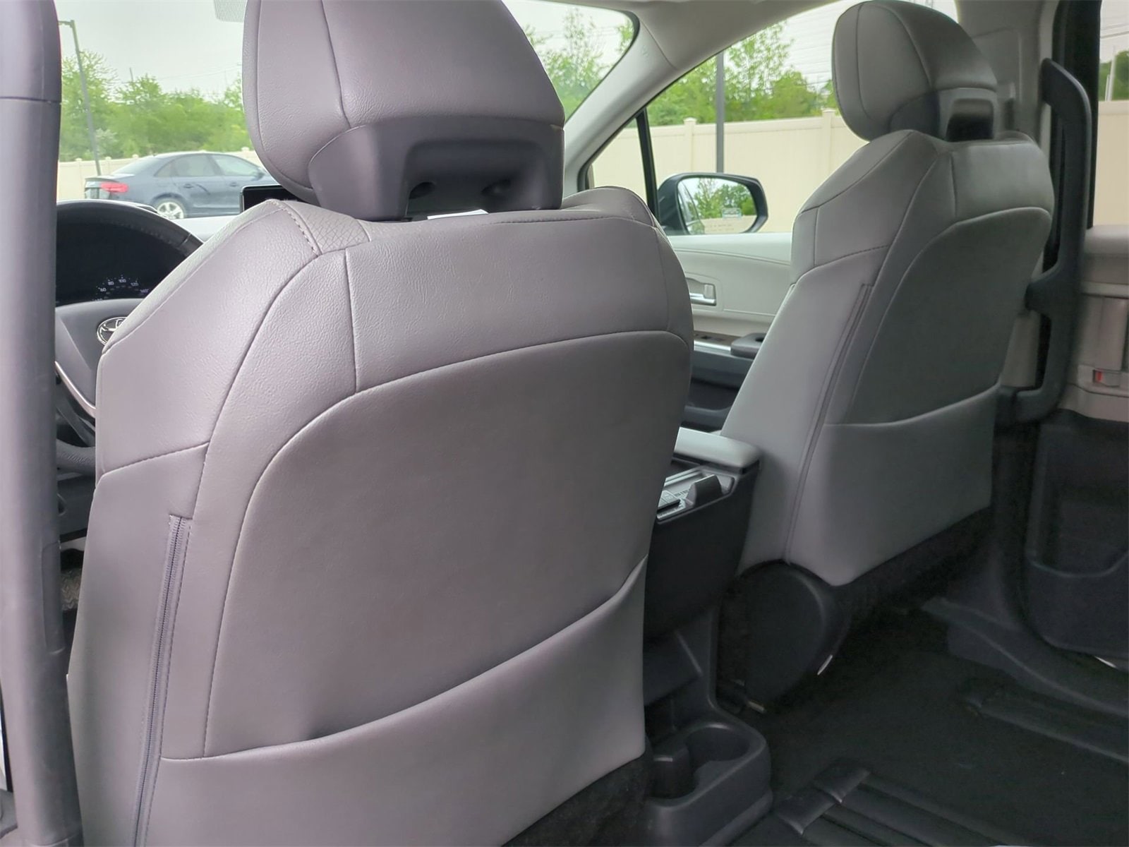 2023 Toyota Sienna XLE 18