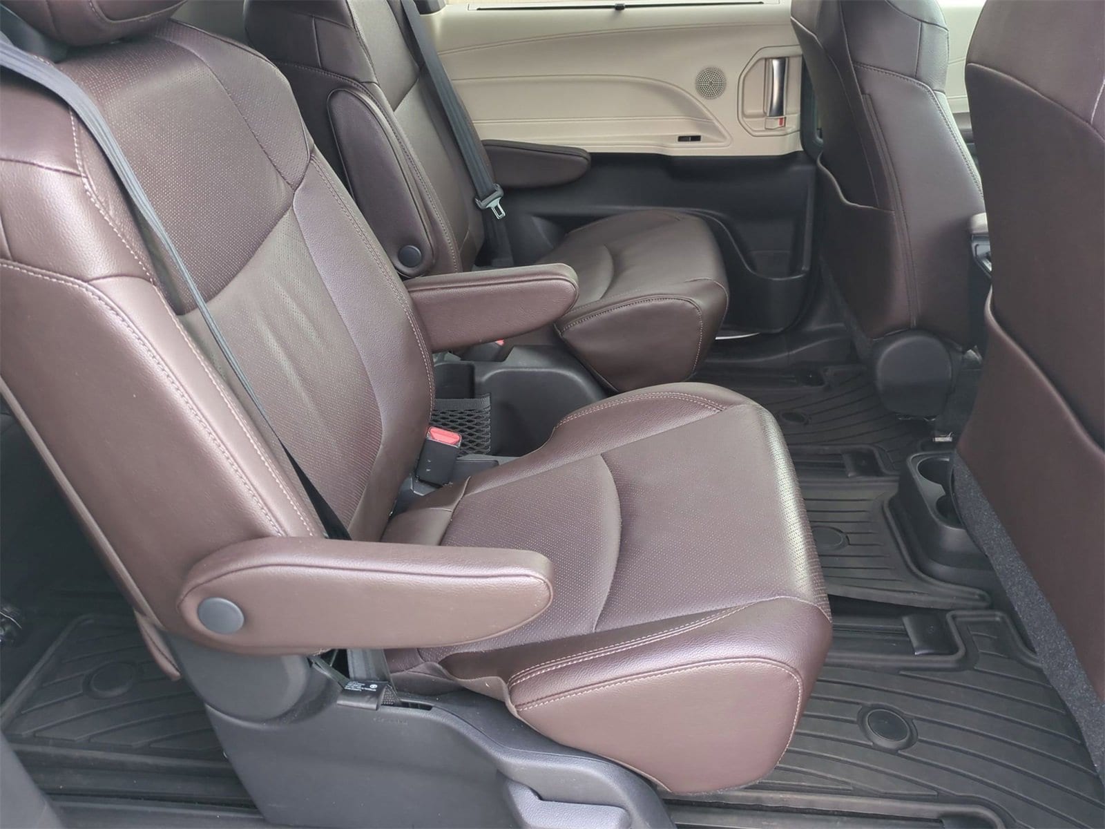 Thumbnail: 2021 Toyota Sienna - 21